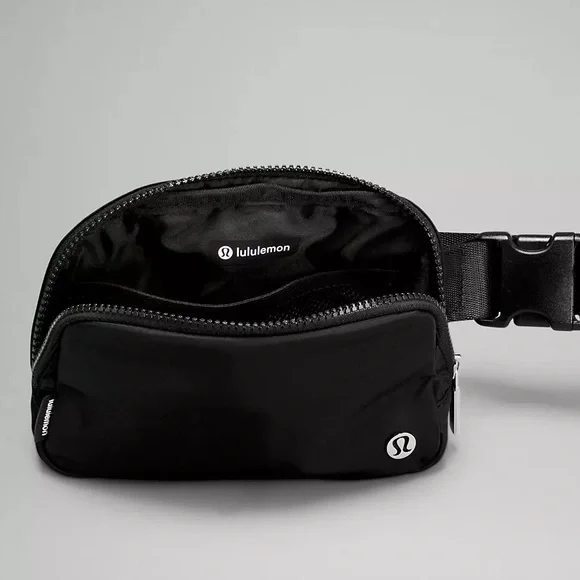 NWT [Lululemon] Everywhere Belt Bag in Black 🖤 - Picture 7 of 9